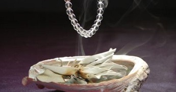 パワーストンの浄化方法,石の浄化方法,天然石浄化方法,パワーストーンを流水で浄化する方法,パワーストーンを塩で浄化する方法,パワーストーンをお香や香油で浄化する方法