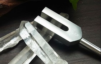 パワーストンの浄化方法,石の浄化方法,天然石浄化方法,パワーストーンを流水で浄化する方法,パワーストーンを塩で浄化する方法,パワーストーンをお香や香油で浄化する方法